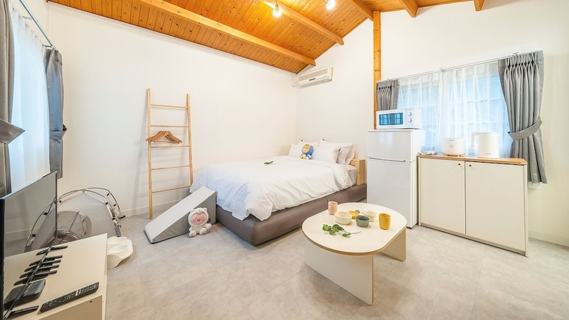 Imagen de la habitación del Jeju Dangdangi Dog Pension Black. Foto 17