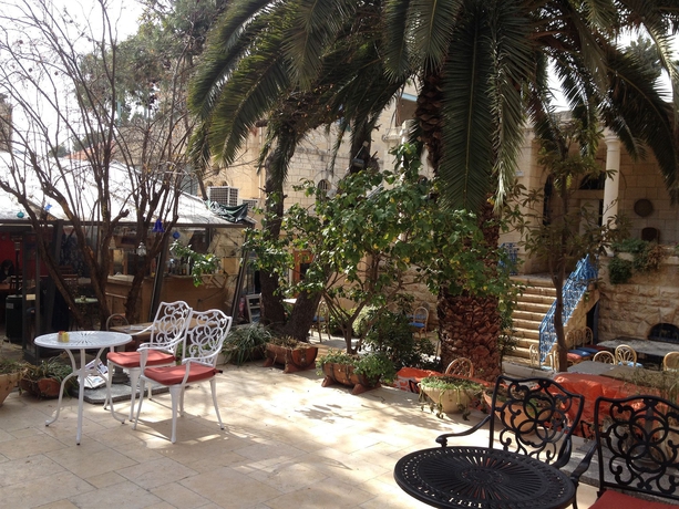 Imagen de los exteriores del Jerusalem Garden Home. Foto 8