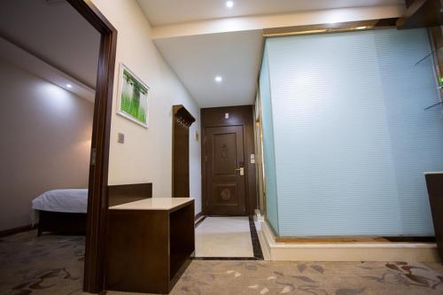 Imagen de la habitación del Jinren Holiday Hotel. Foto 7