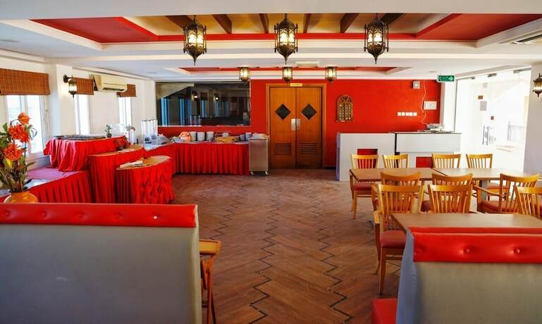 Imagen del bar/restaurante del Johny International Hotel. Foto 7