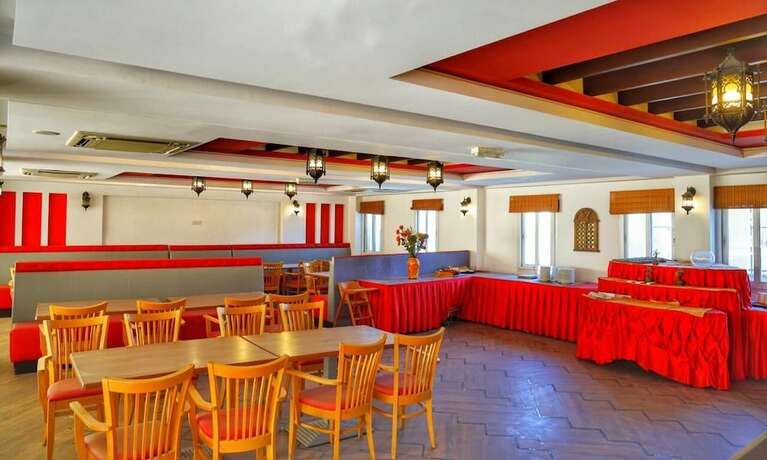 Imagen del bar/restaurante del Johny International Hotel. Foto 9