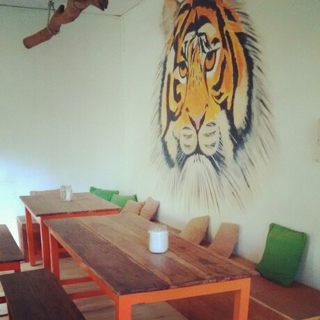 Imagen del bar/restaurante del Jungle By Thehostelcrowd. Foto 19
