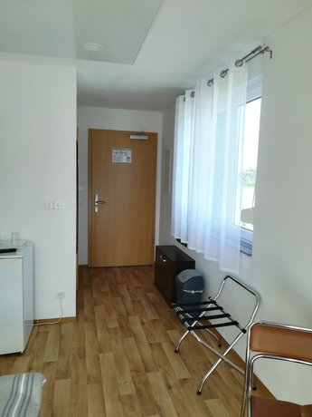 Imagen de la habitación del Jura Hotel. Foto 11