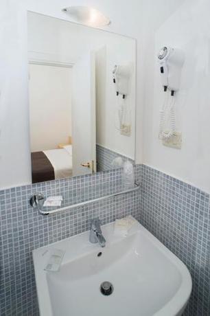 Imagen de la habitación del K2 Hotel. Foto 5