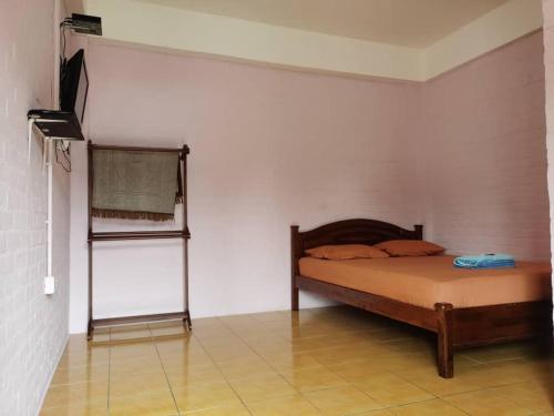 Imagen de la habitación del KAMILA MOTEL TELUK SENANGIN. Foto 4