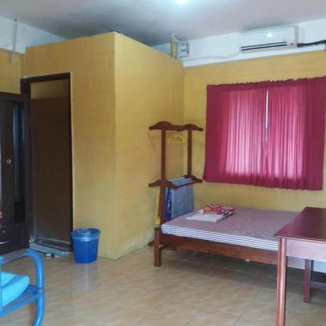 Imagen de la habitación del KAMILA MOTEL TELUK SENANGIN. Foto 5