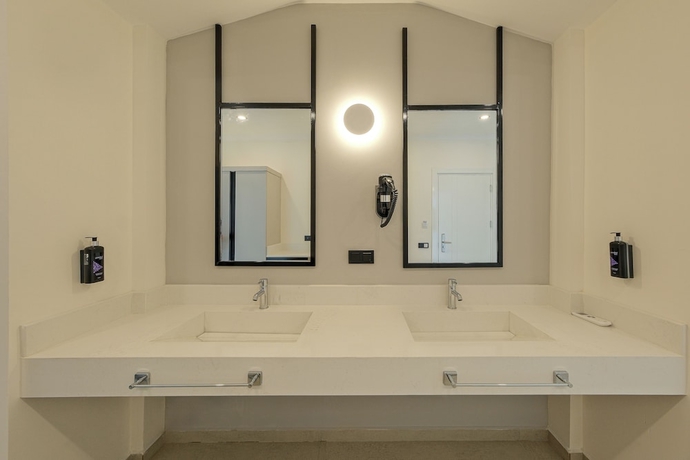 Imagen de la habitación del KARBELSUN CITY. Foto 8