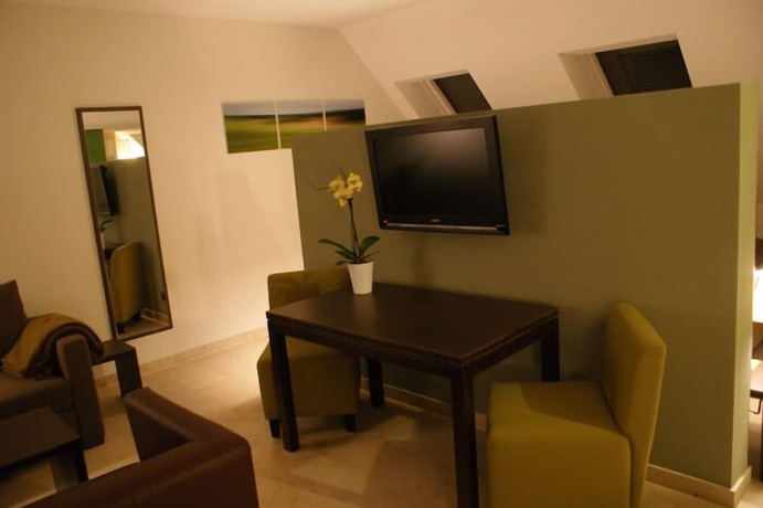 Imagen de la habitación del KH Hotel. Foto 2