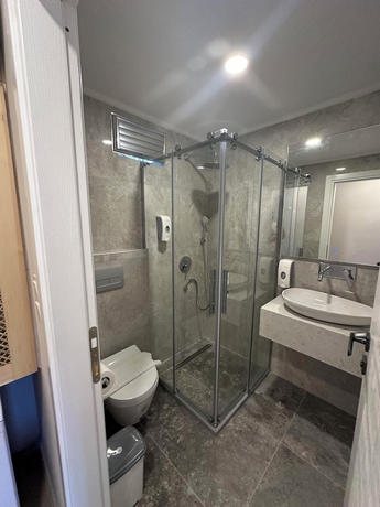Imagen de la habitación del KIYI SUITES OTEL PALAMUTBUKU. Foto 14
