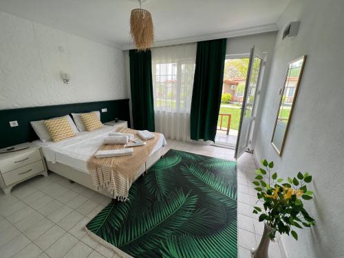 Imagen general del KİRAZ BEACH OTEL. Foto 2