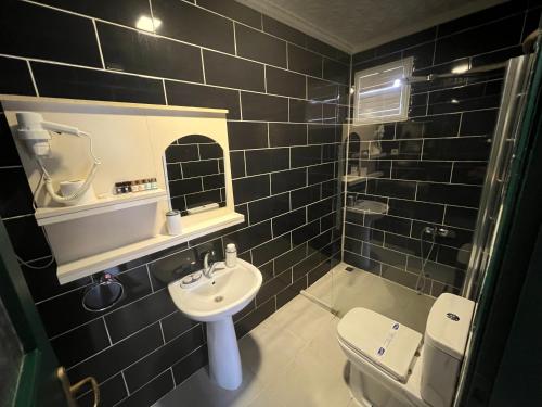 Imagen general del KİRAZ BEACH OTEL. Foto 4