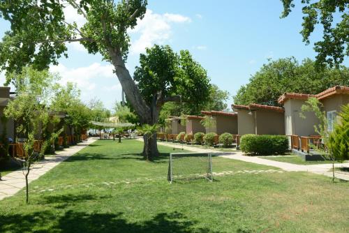 Imagen general del KİRAZ BEACH OTEL. Foto 5