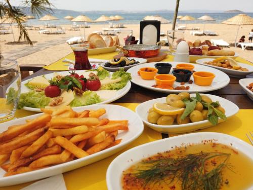 Imagen general del KİRAZ BEACH OTEL. Foto 7