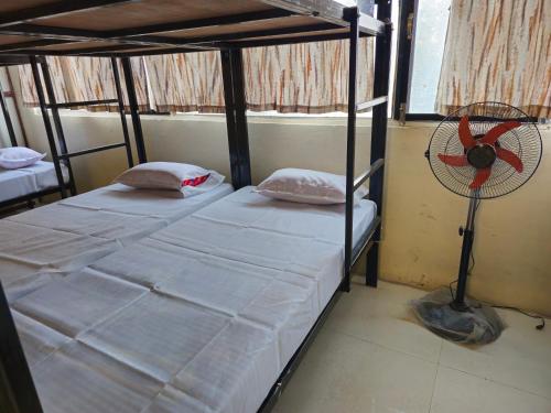 Imagen de la habitación del KSHIPRA GUEST HOUSE. Foto 14
