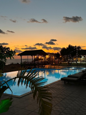 Imagen de la piscina del Kaş Konak Bungalows. Foto 14