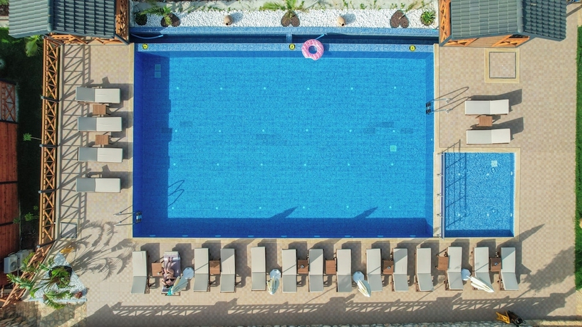 Imagen de la piscina del Kaş Konak Bungalows. Foto 15