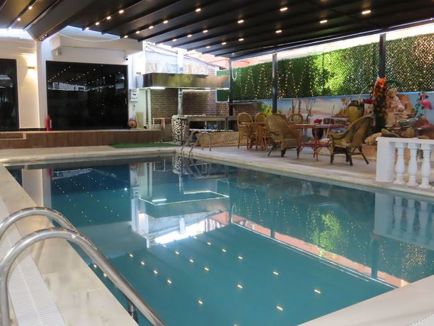 Imagen de la piscina del Kadeer Hotel. Foto 19