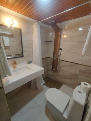 Imagen de la habitación del Kadeer Hotel. Foto 5