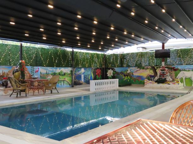 Imagen de la piscina del Kadeer Hotel. Foto 20