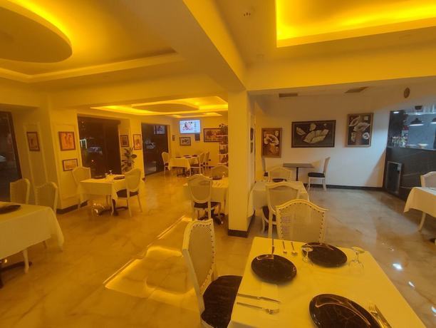 Imagen del bar/restaurante del Kadeer Hotel. Foto 2