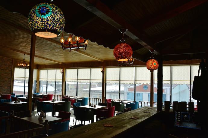 Imagen del bar/restaurante del Kafkasya Hotel. Foto 2