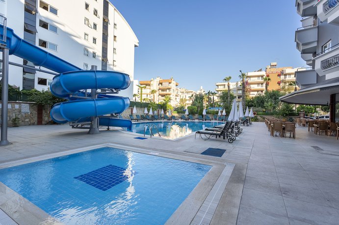 Imagen de la piscina del Kaila City Hotel. Foto 17