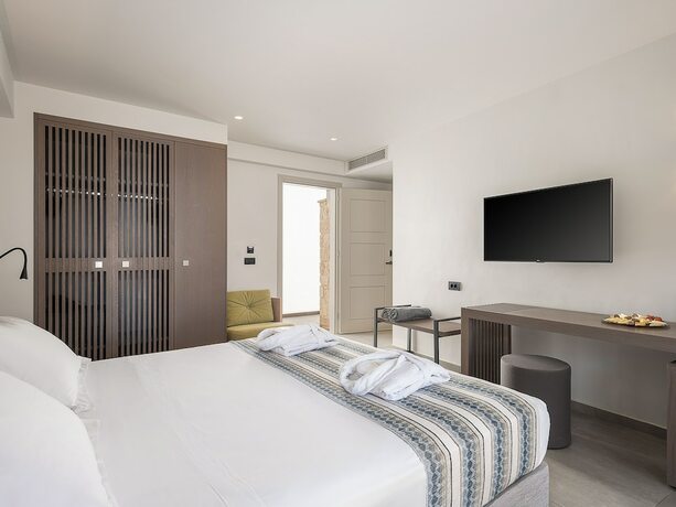 Imagen general del Kakkos Beach Hotel - Adults Only. Foto 6