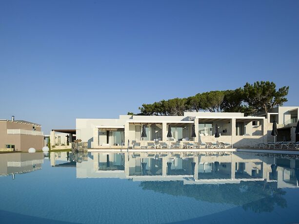 Imagen general del Kakkos Beach Hotel - Adults Only. Foto 8