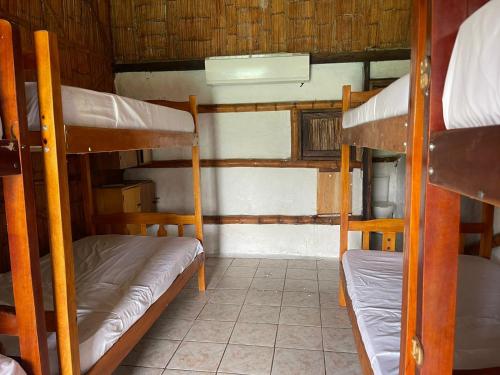 Imagen de la habitación del Kamala Beach Hostel. Foto 18