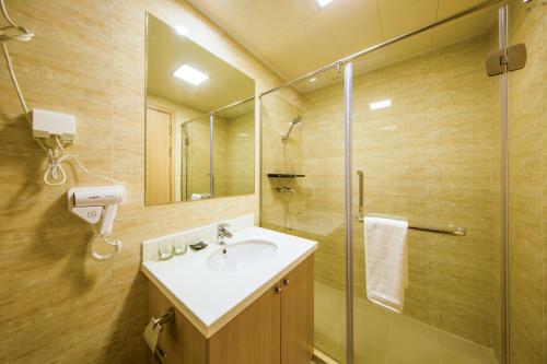 Imagen de la habitación del Kapasi Grand Hote Spring Apartment. Foto 6