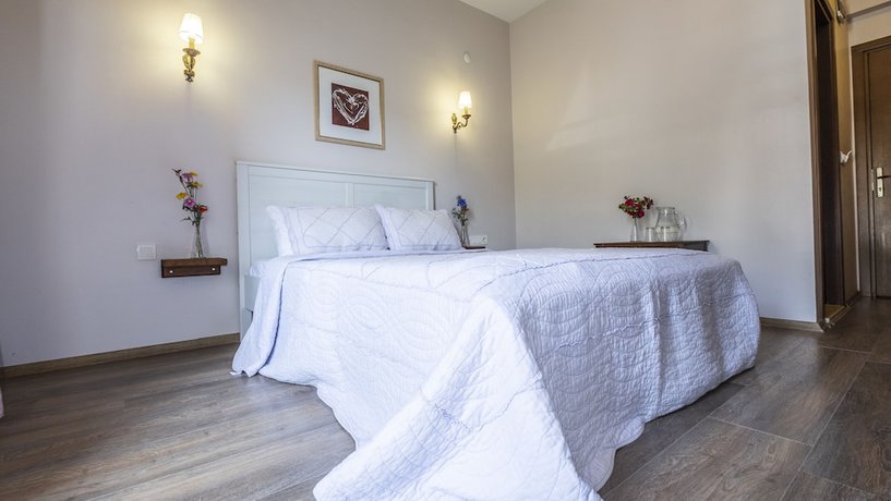 Imagen de la habitación del Karaburun Konak Hotel. Foto 15