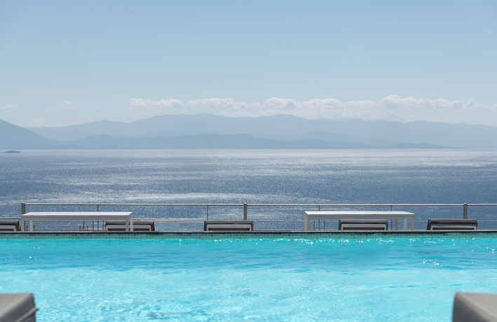 Imagen de la piscina del Karavia Lux Inn. Foto 16