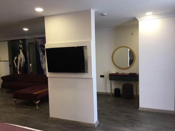 Imagen de la habitación del Karikatur Bi Hotel. Foto 14