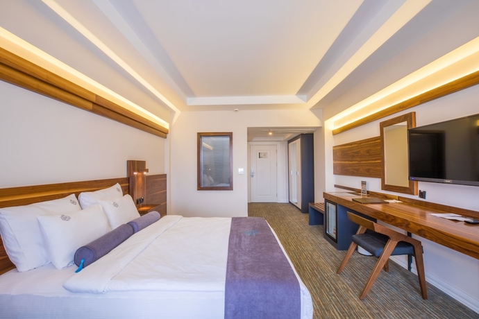 Imagen de la habitación del Karpalas City Hotel and Spa. Foto 10