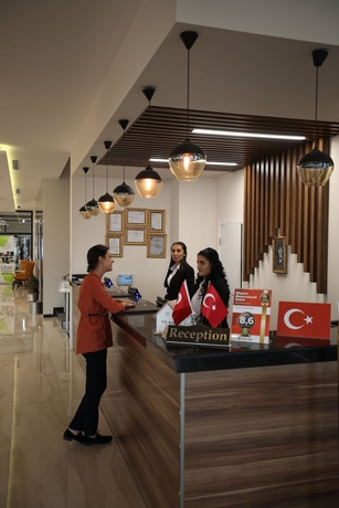 Imagen de los interiores del Karpalas City Hotel and Spa. Foto 18