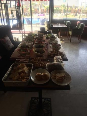 Imagen del bar/restaurante del Karsiyaka Otel. Foto 3