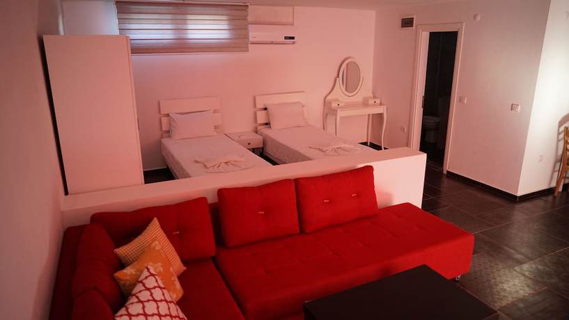Imagen de la habitación del Karyada Hotel. Foto 11