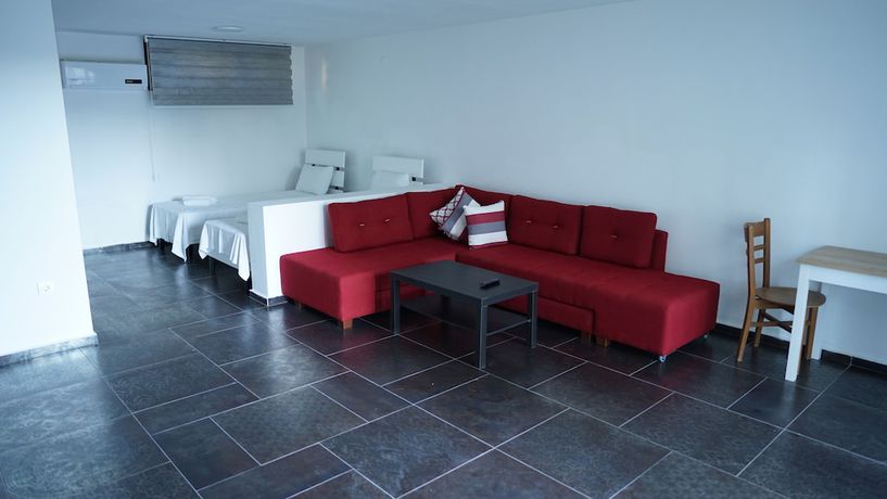 Imagen de la habitación del Karyada Hotel. Foto 14