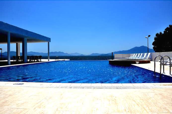 Imagen de la piscina del Kaunos Hotel. Foto 16