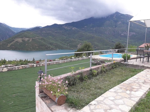 Imagen de la piscina del Kedros Chalet. Foto 15