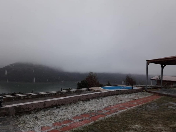Imagen de la piscina del Kedros Chalet. Foto 16