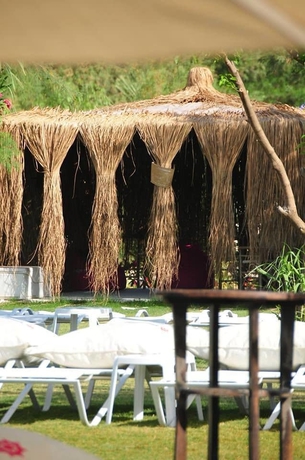 Imagen de los exteriores del Kefi Beach and Suites. Foto 18