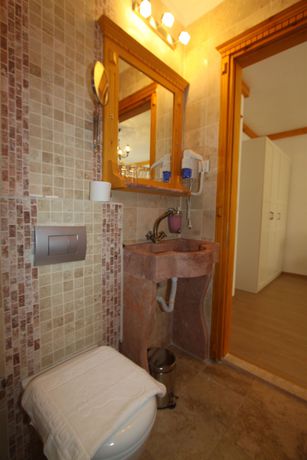 Imagen de la piscina del Kemerlihan Deluxe Hotel. Foto 12