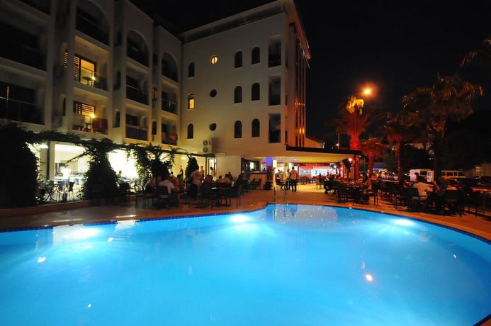 Imagen de la piscina del Kent Studyo Hotel. Foto 13