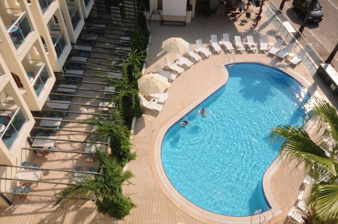 Imagen de la piscina del Kent Studyo Hotel. Foto 17