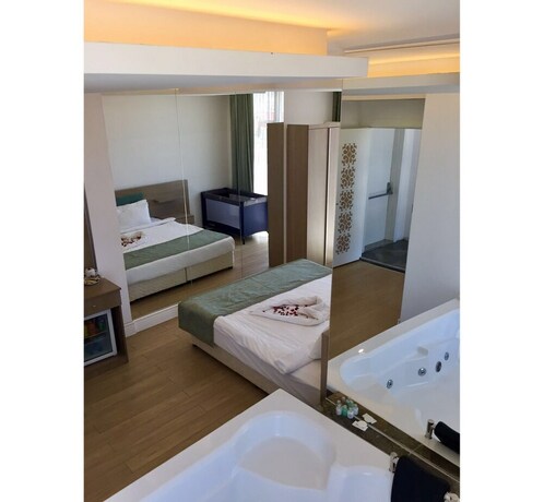 Imagen de la habitación del Kentpark Exclusive Hotel. Foto 14