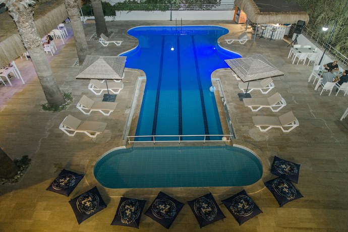Imagen de la piscina del Kinalikaya Hotel, Kusadasi. Foto 18