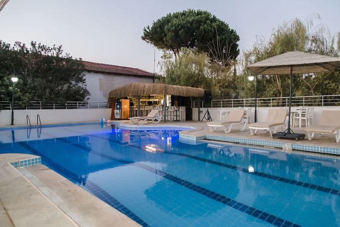 Imagen de la piscina del Kinalikaya Hotel, Kusadasi. Foto 19