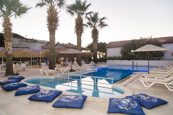 Imagen de la piscina del Kinalikaya Hotel, Kusadasi. Foto 20