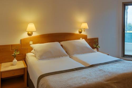 Imagen de la habitación del Kinar Galilee. Foto 6